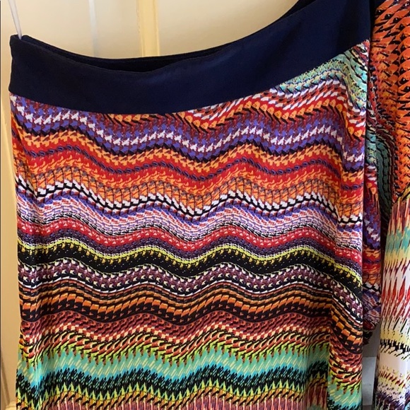 One sleeved patterned mini dress - Picture 3 of 3